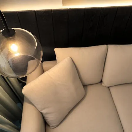 Apartman Center - *